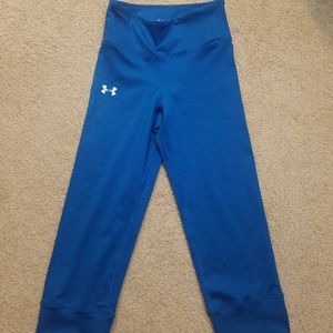 Under Armour heat gear leggings.  Blue w/ white